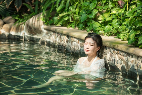 探秘武汉夜巴黎，桑拿里的独特风情！